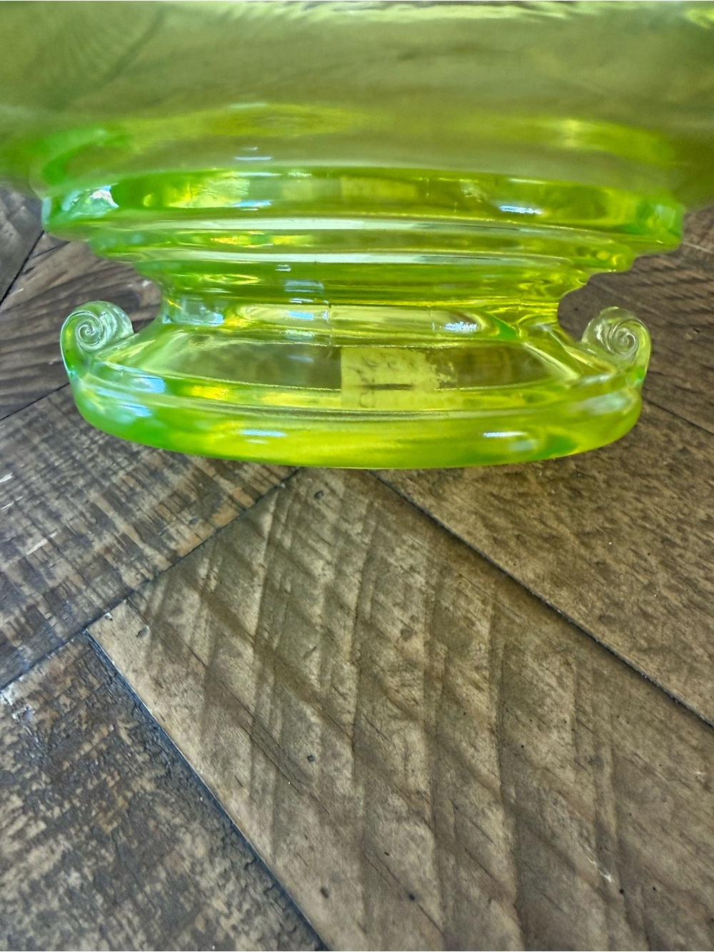 Vintage Imperial Glass
Company vaseline (uranium)
glass bowl - Picture 11 of 11